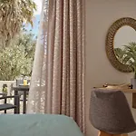 Apartament Athina *