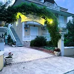 Apartament Athina *